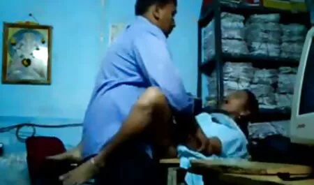 Un ladrón se folla a una sex videos mexicanas mujer negra en medio de la noche.