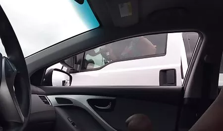 Traicionó a su mexicana cogiendo con un perro marido con el vecino y se quema.