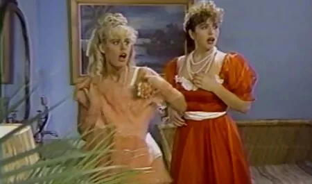 Las niñas peliculas mexicanas sexuales se frotan el clítoris antes que el resto.