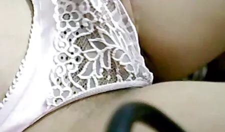 Madre cogió pornos casero mexicanas a la novia de su hija.
