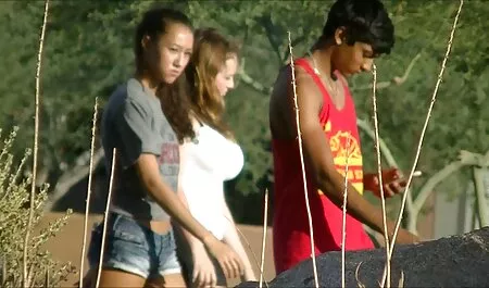 Una mujer negra y videos xxx amateur mexicano una mujer blanca teniendo sexo oral.