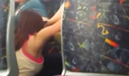 Las videos xxx cortos mexicanos mujeres delgadas chupar el pene y saltar sobre ella.