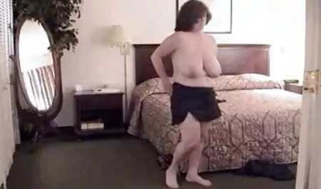 Ella sexo mexicano con animales tiene el pelo castaño en dos agujeros.