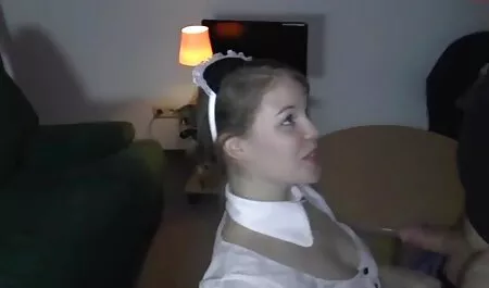 Diseñado satisfactorio hohlushka en el mexicanas follando con perros dormitorio.