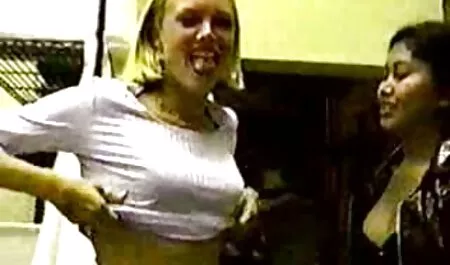 Trío en el centro de la xxx mexicanas lesbianas oficina.