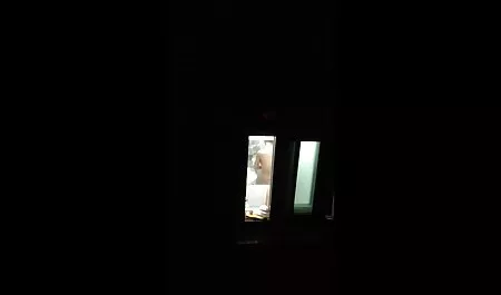 Mechaha se sexo entre compadres mexicanos folla a un chico en el baño.