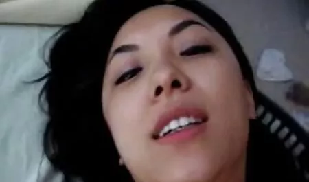 Papá se folla a videos mexicanos de sexo casero chicas en la mesa.