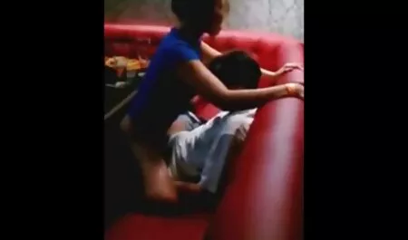 Chica follada videos xxx reales mexicanos en el culo por un hombre.