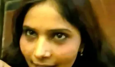 El viejo tiene el pelo corto en la hendidura sexo de estudiantes mexicanas rosa.