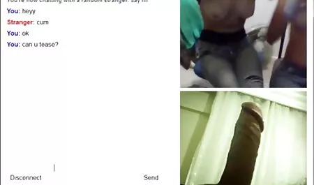 Un empleado del hotel hace el amor en videos de sexo entre mexicanos el sofá.