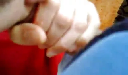Se quitó videos mexicanos de sexo los calcetines para masturbarse.