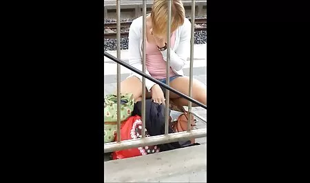 Schlendra jugando videos de sexo casero con mexicanas con el pecho y frotando la polla con ellos.